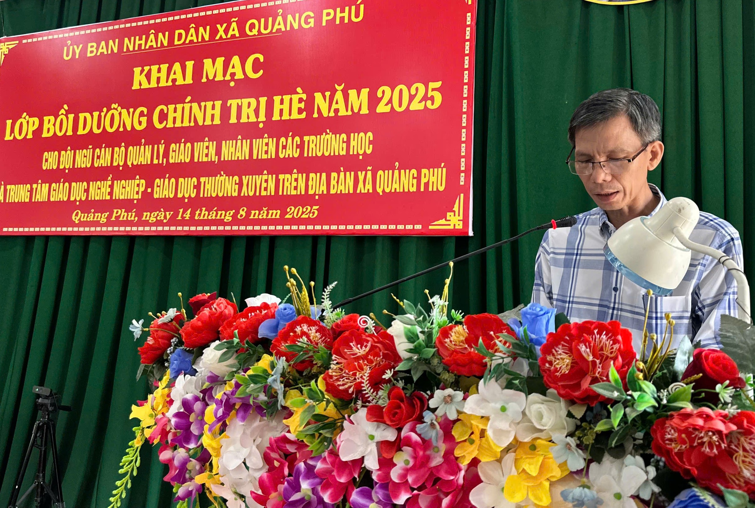 Ông Nguyễn Tự Do - Phó Chủ tịch UBND xã phát biểu khai mạc